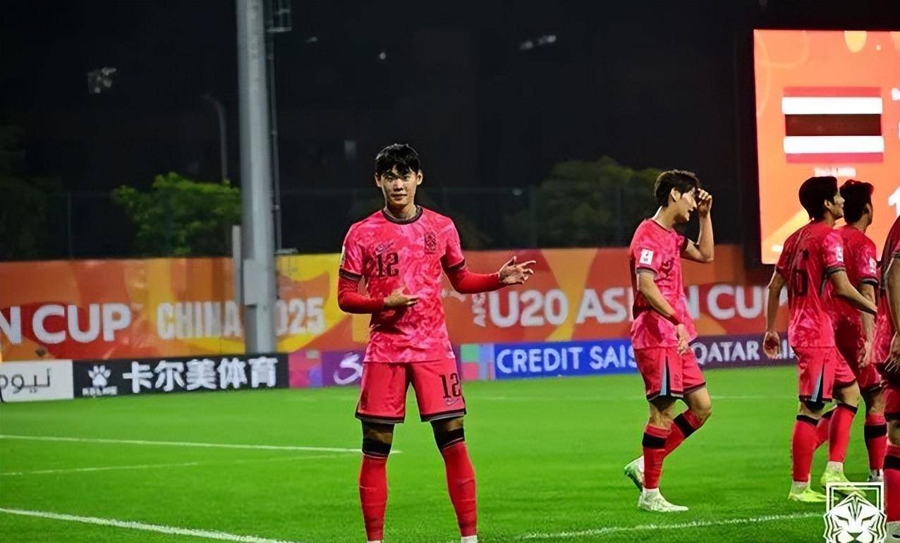 韩国队在亚洲杯上表现抢眼，赢得球迷热捧的简单介绍