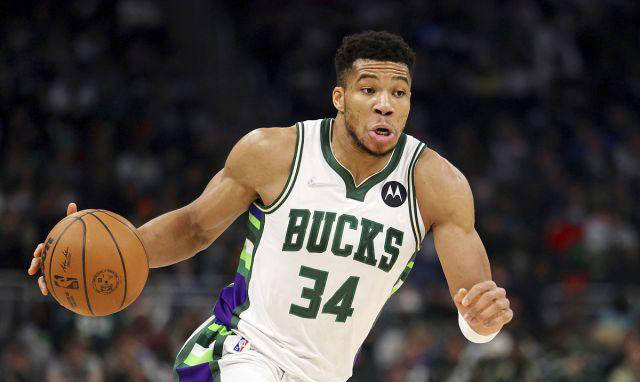 关于雄鹿队主力球员因伤缺席比赛,团队战术将面临挑战的信息 关于雄鹿队主力球员因伤缺席比赛,团队战术将面临挑战的信息