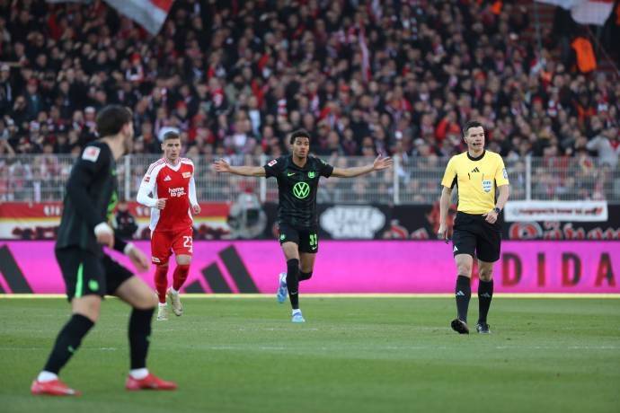 开云体育app-包含沃尔夫斯堡遭遇惨败，德甲保级压力不小的词条