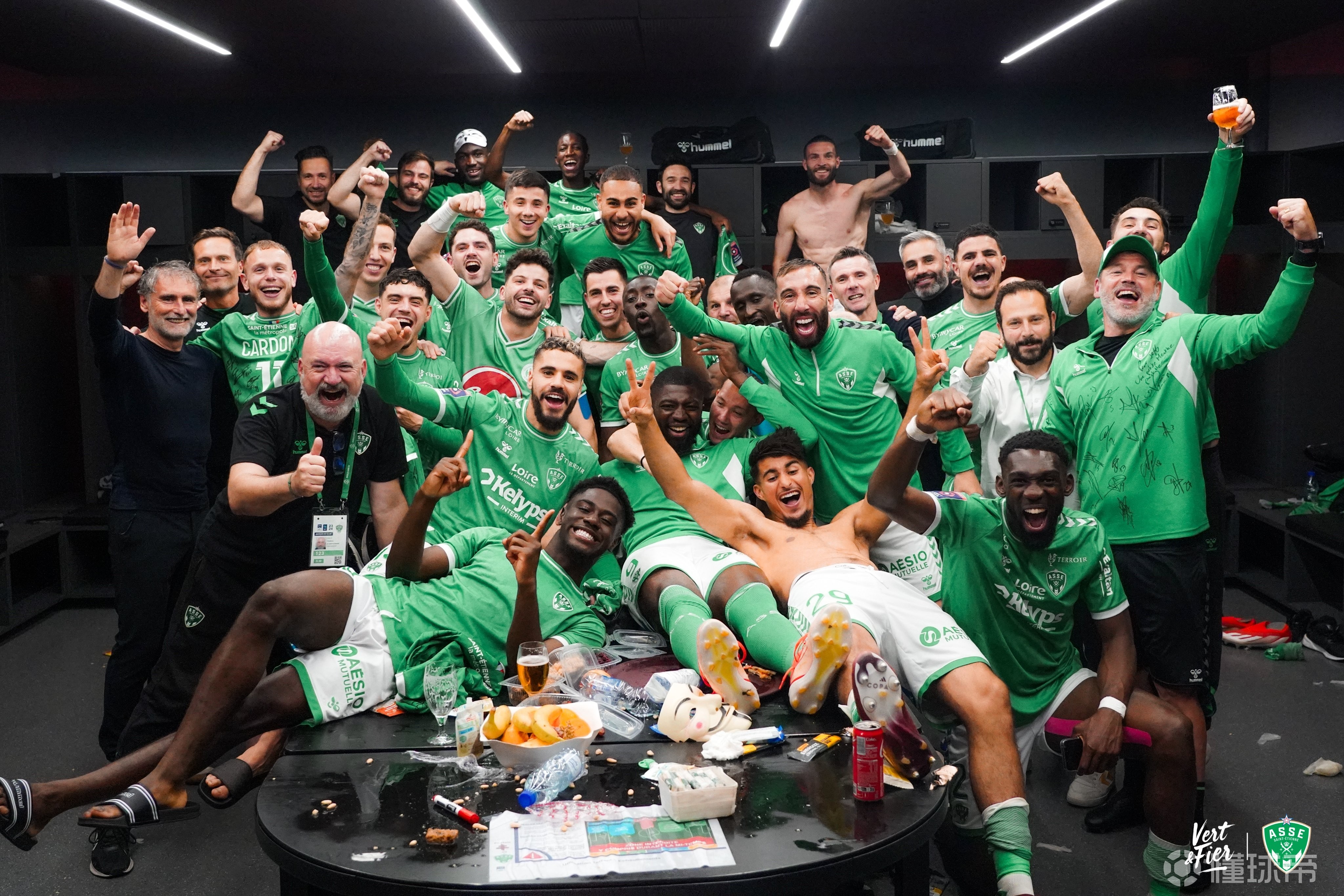 圣埃蒂安队主场大胜，展现强大实力在法国联赛