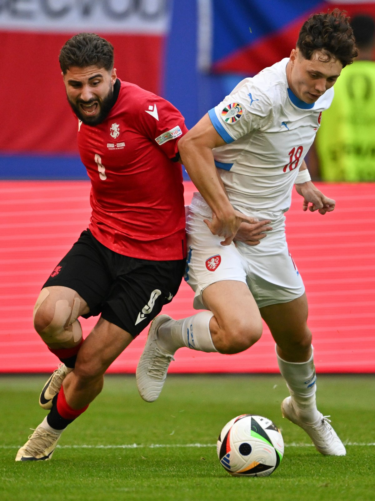 开云体育亚洲官网-捷克足球队在预选赛中表现出色