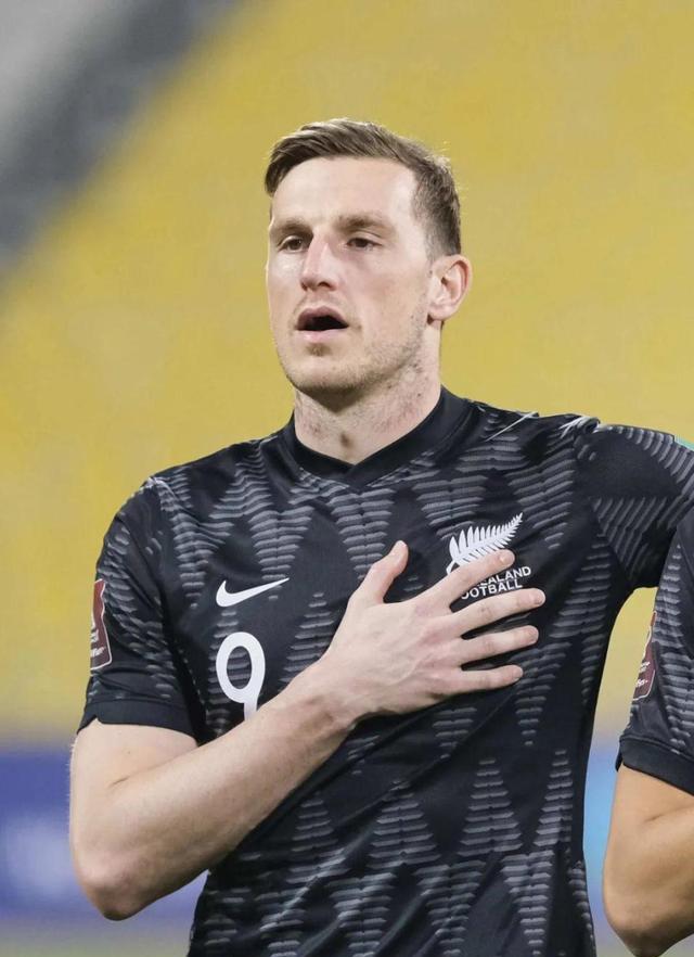 足球界新秀崭露头角，成为关注焦点