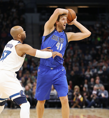 包含小牛外线发挥稳定轻取对手晋级四强的词条