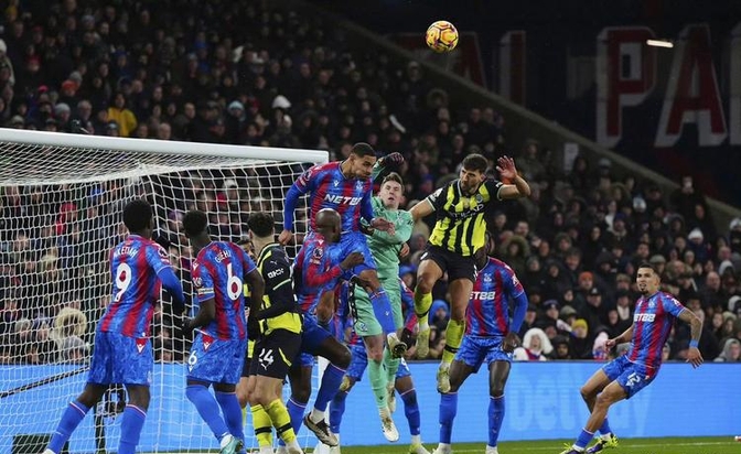 开云体育app下载-曼城不停进攻，对手防线难以阻挡