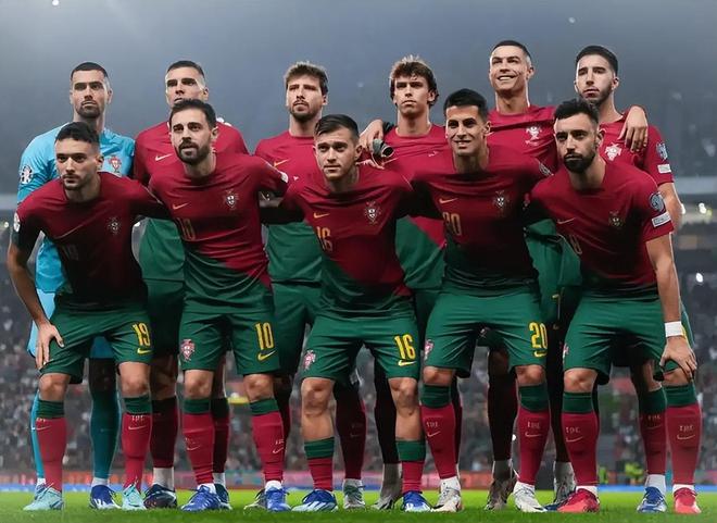 比利时队稳坐榜首，稳健发展的简单介绍