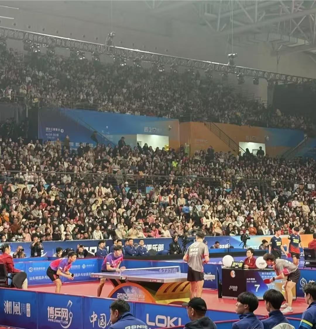 开云体育官网入口-包含火爆比赛现场呈现场馆风云，球迷尽情欢呼的词条