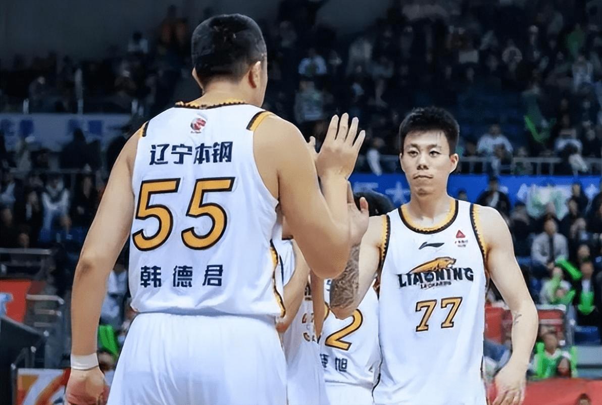 包含火爆比赛现场呈现场馆风云，球迷尽情欢呼的词条