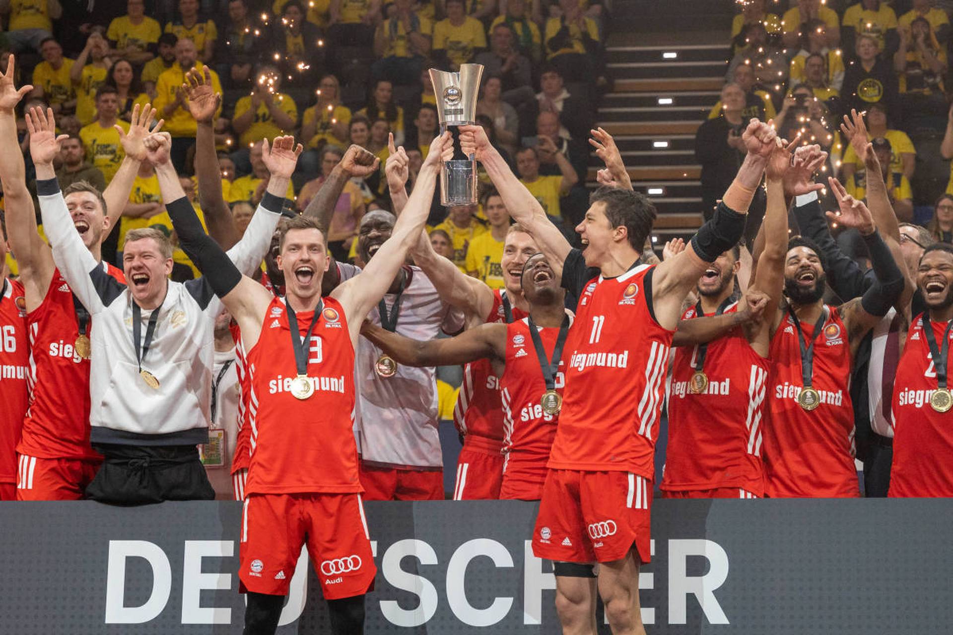 斯图加特主场不敌对手，球队保级形势动摇