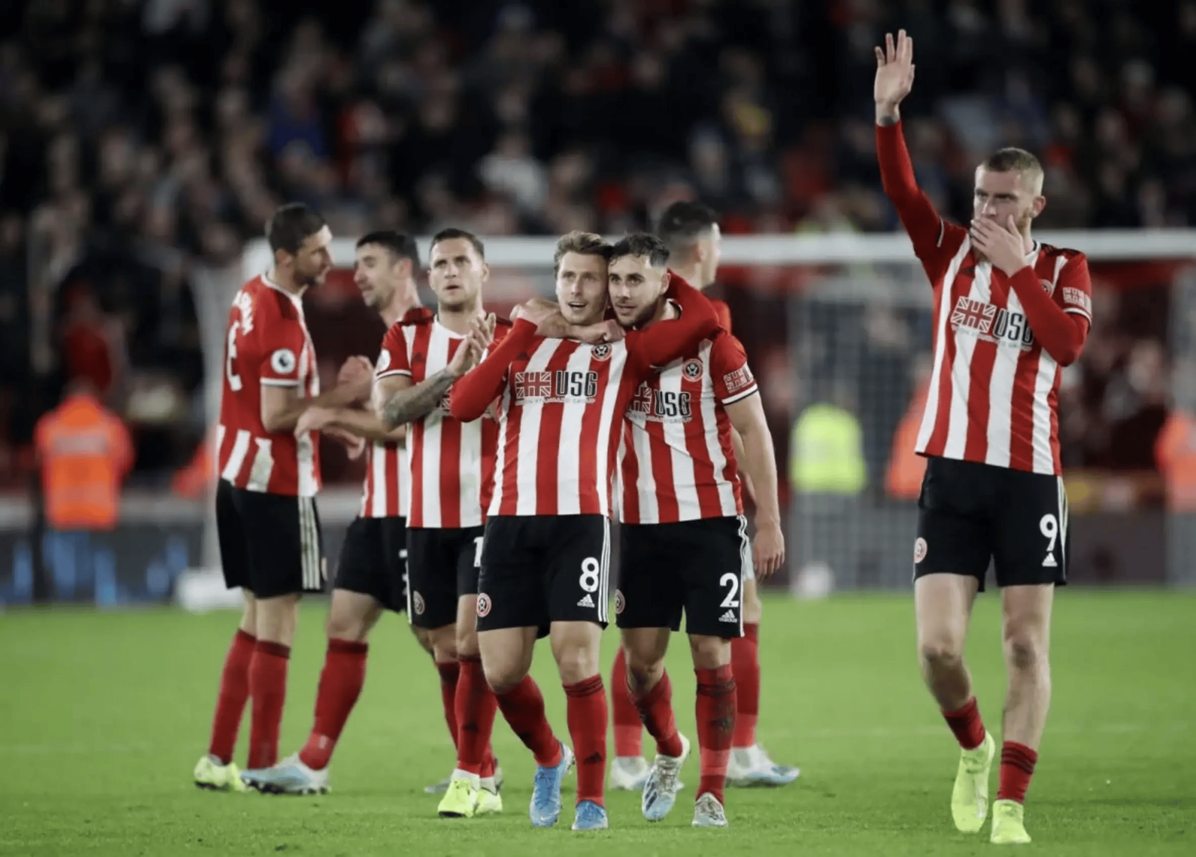 曼联客场大胜,伊布梅开二度领衔进攻 曼联客场大胜,伊布梅开二度领衔进攻