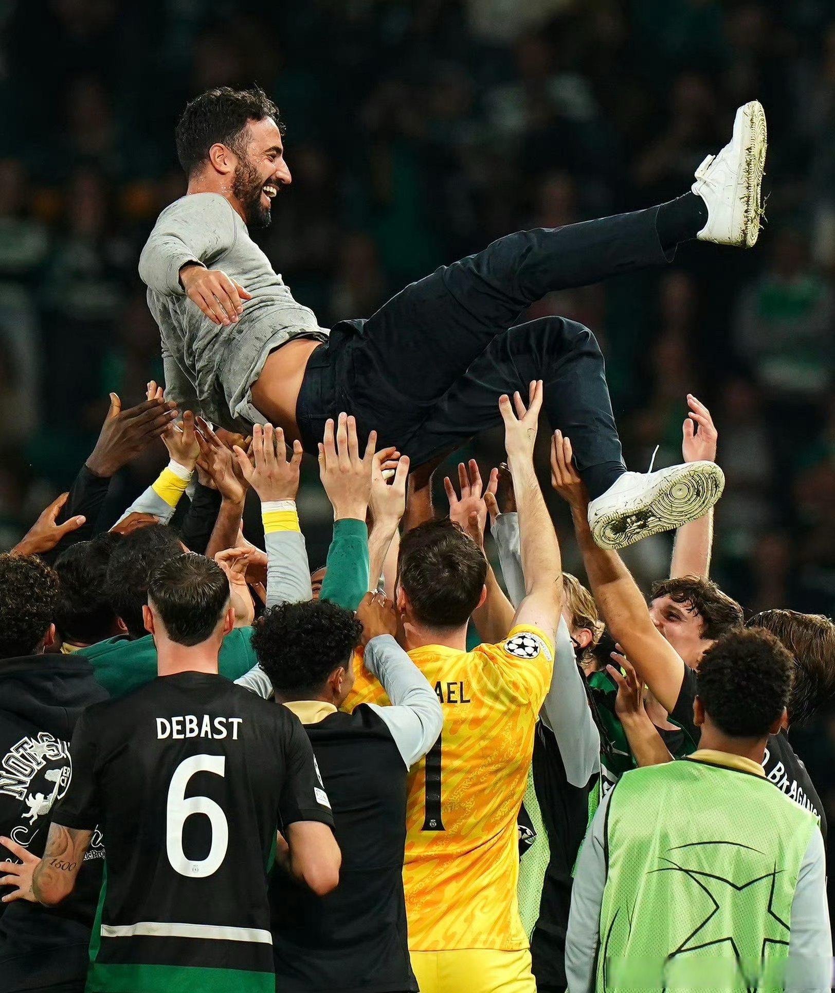 开云体育app下载-曼联悲情告别，欧冠之旅终结，球迷惋惜失落