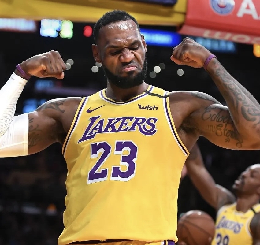 开云体育app-湖人重夺榜首，詹姆斯领军大获胜利