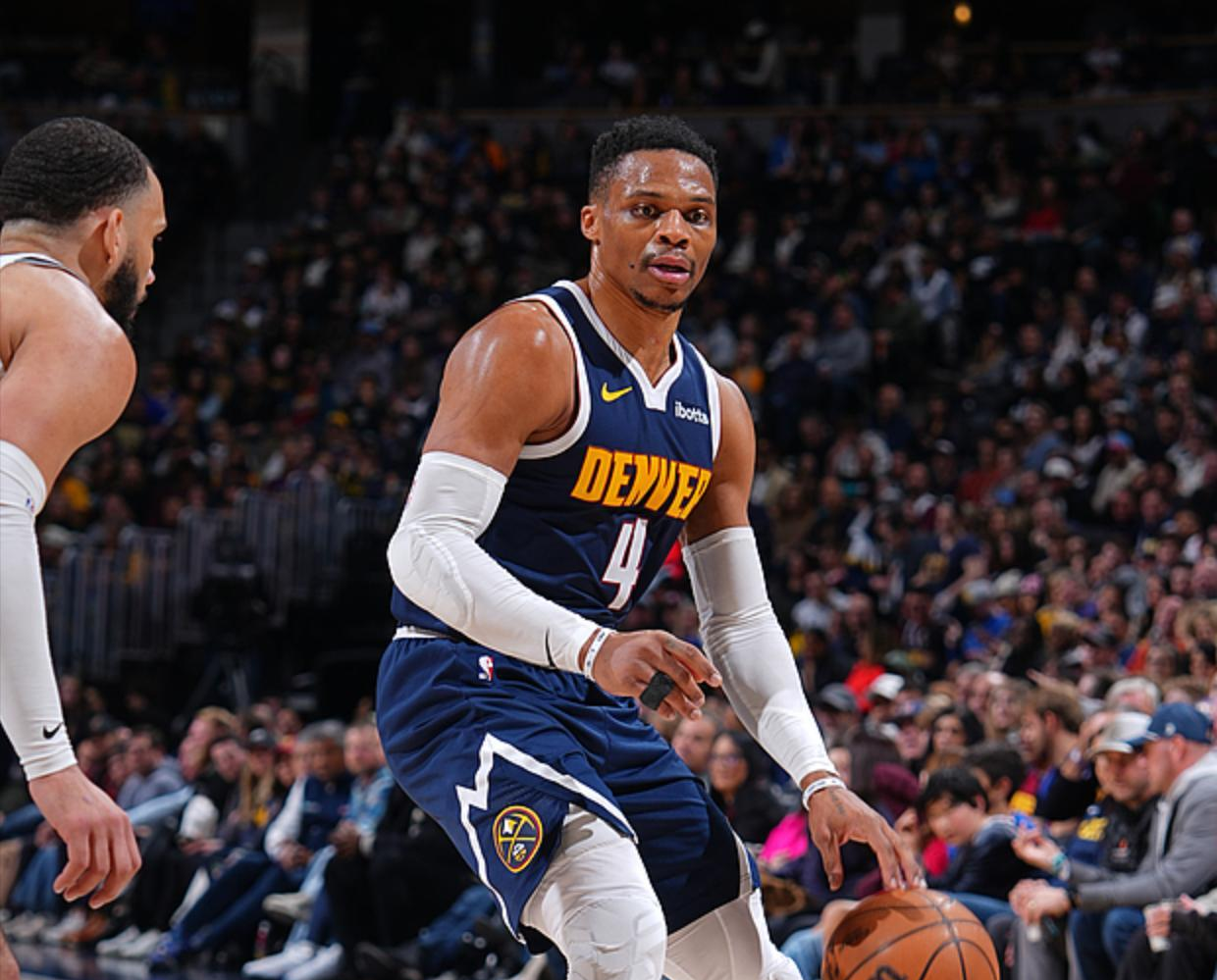 篮网主场大胜掘金，球队表现日渐稳定