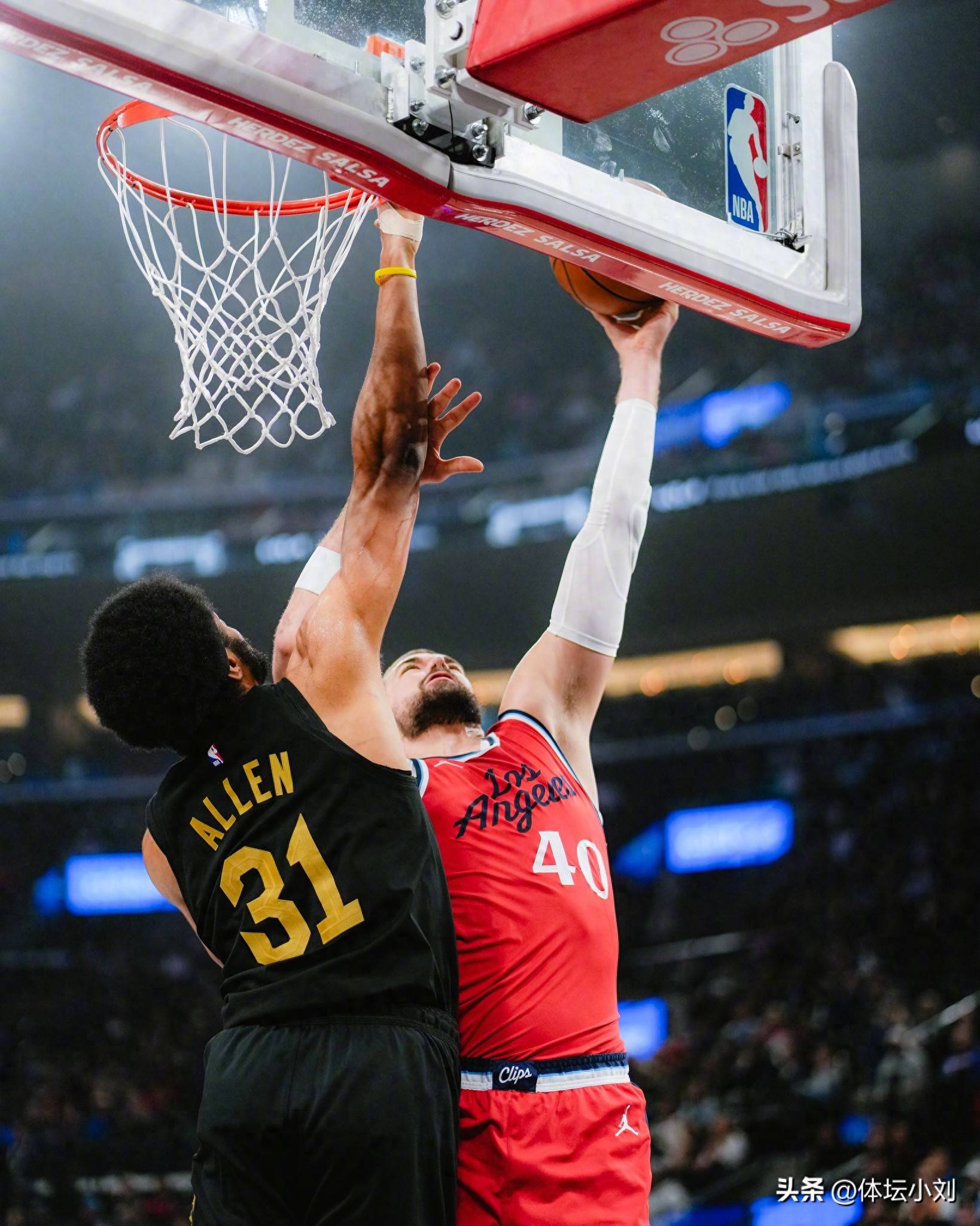 开云体育官方入口-快船完胜鹈鹕，莱昂纳德高效得分