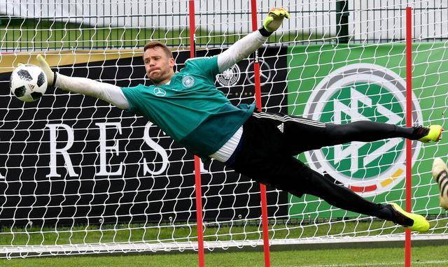 顶级联赛门将扑出点球，关键时刻拯救球队