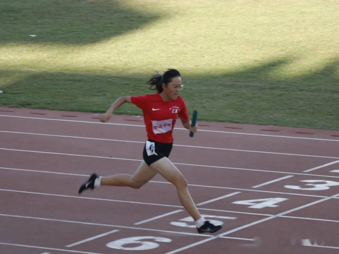 丹麦运动员闪耀赛场，勇夺金牌头衔