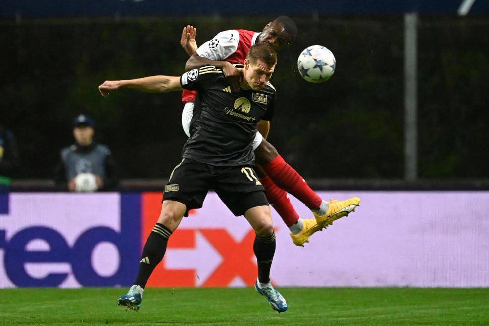 开云体育中国官网-瓜达拉哈拉中锋顶风作战轻松破门的简单介绍